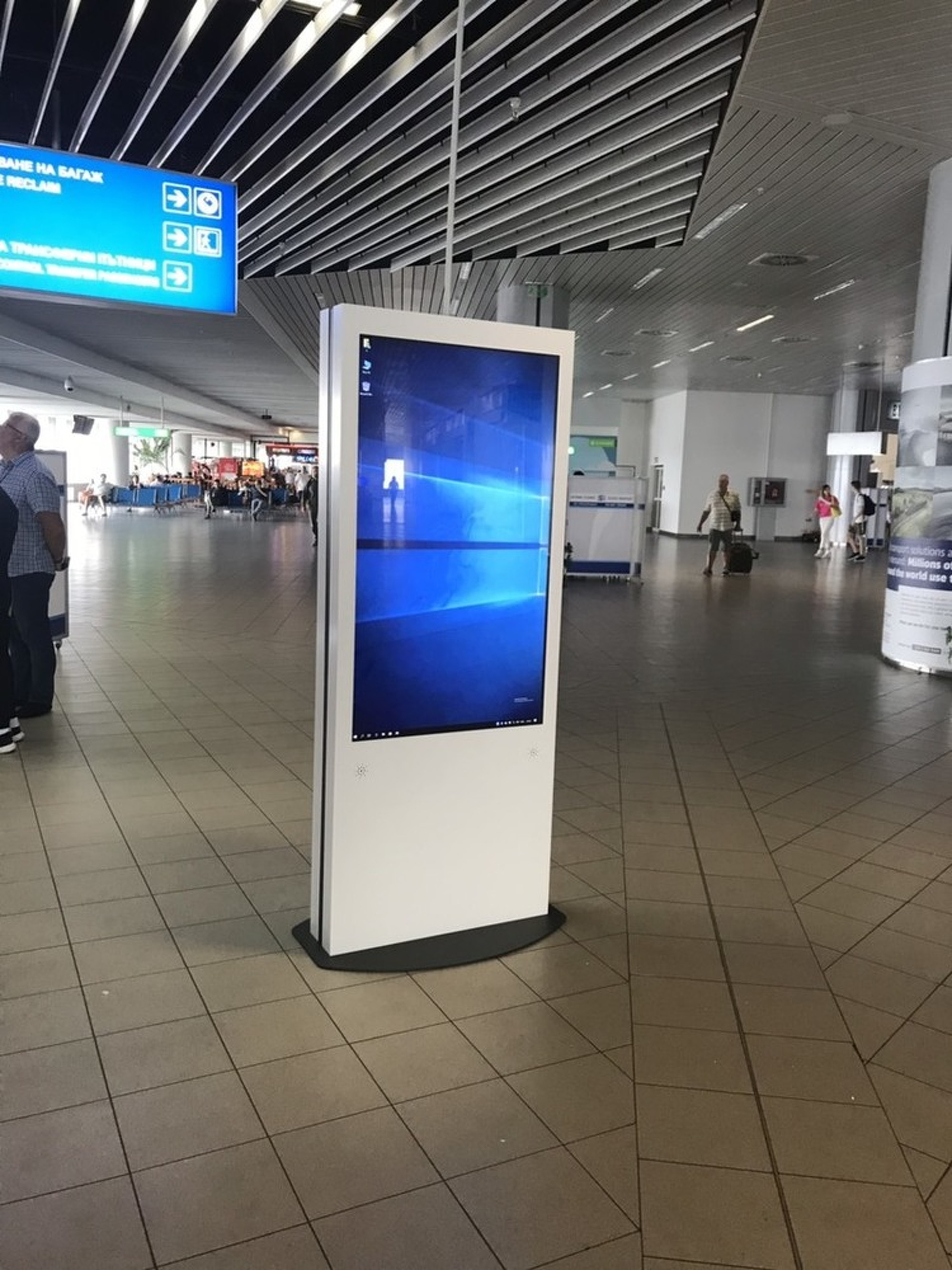 Touch Stele - So einfach geht der Flughafen Check-in mit dem Handy.